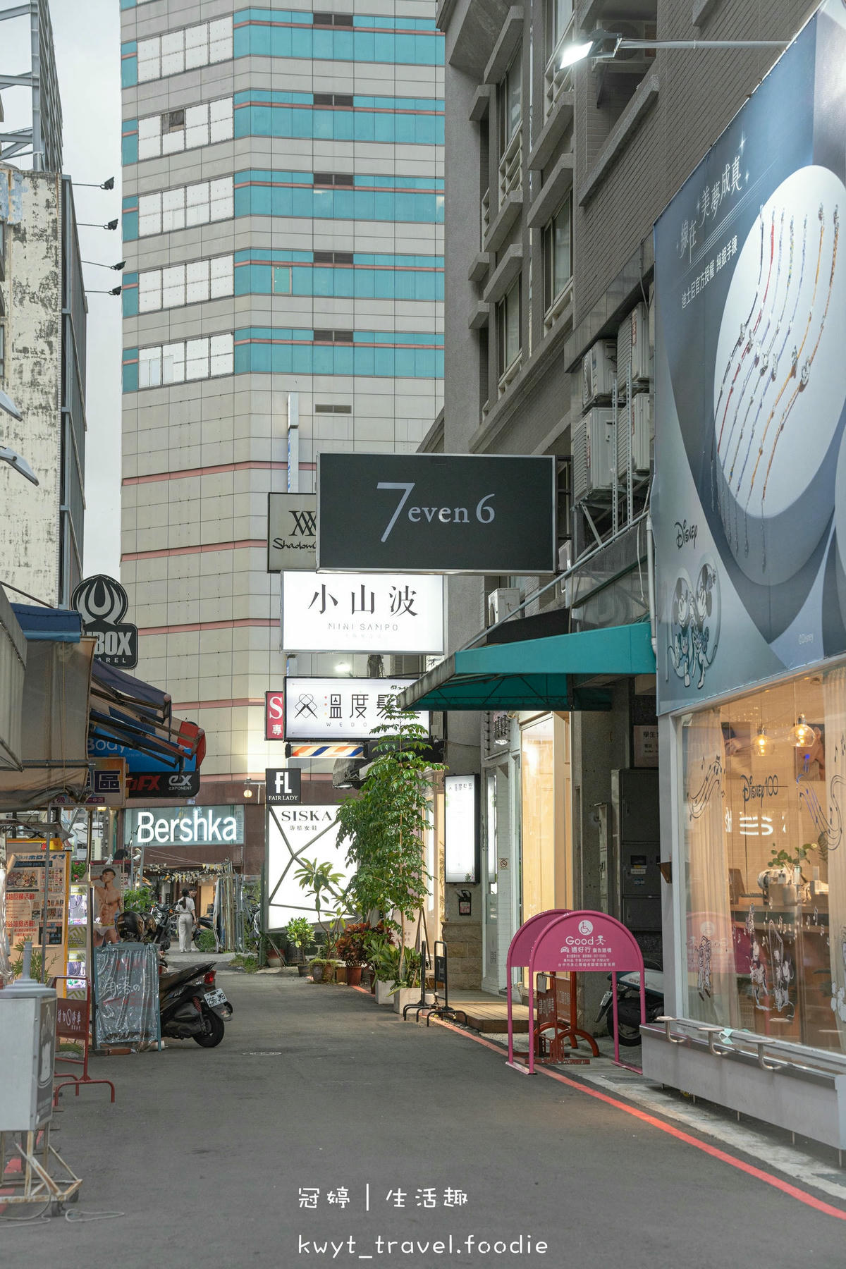 一中街保養品美妝店推薦-小山波美妝店-台中平價保養品美妝店推薦-18.jpg