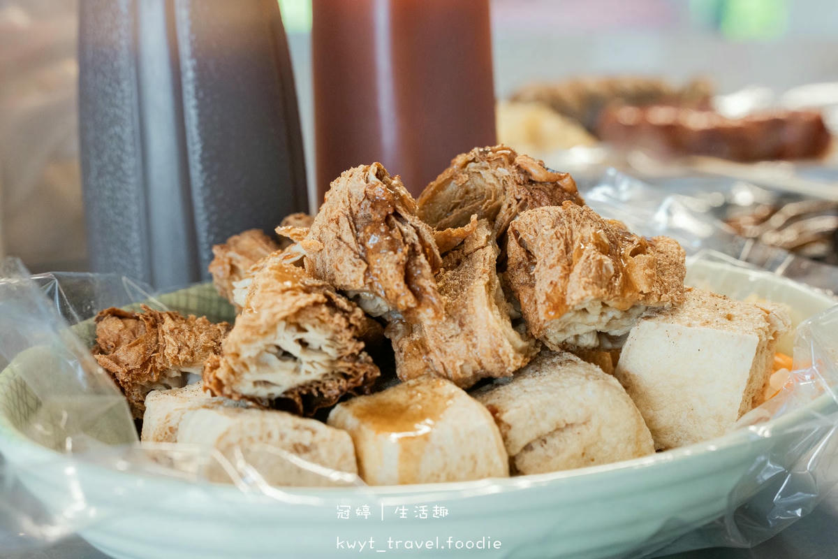 六龜小吃美食_章記黑豬肉香腸，炸物10元起，二十年老字號純手