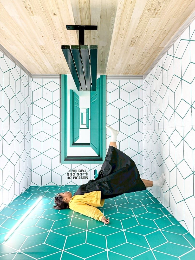 [台中西區景點]幻覺博物館，值得去嗎？必拍神作、門票、交通、最佳參觀時間！台中親子景點推薦