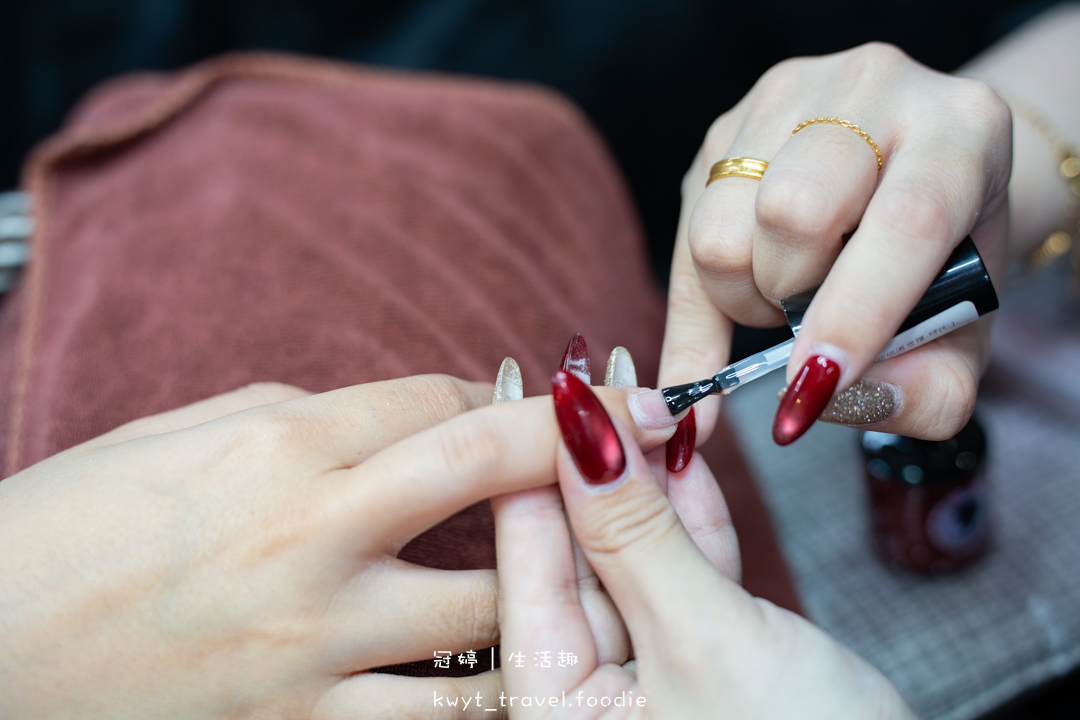 [板橋新中式美睫設計]AN藝術工坊，忙碌女生的救星！2.5小時同步完成美睫手足美甲保養，躺著睡一覺就變美，板橋美甲推薦，附最新美睫美甲價格表
