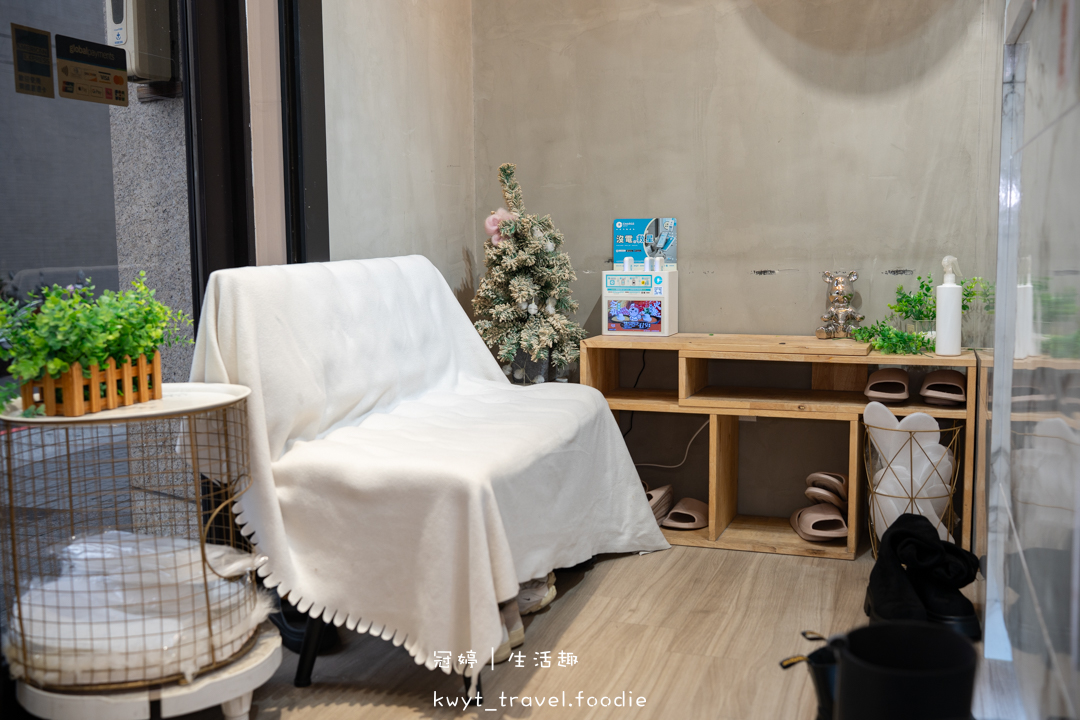 [板橋新中式美睫設計]AN藝術工坊，忙碌女生的救星！2.5小時同步完成美睫手足美甲保養，躺著睡一覺就變美，板橋美甲推薦，附最新美睫美甲價格表