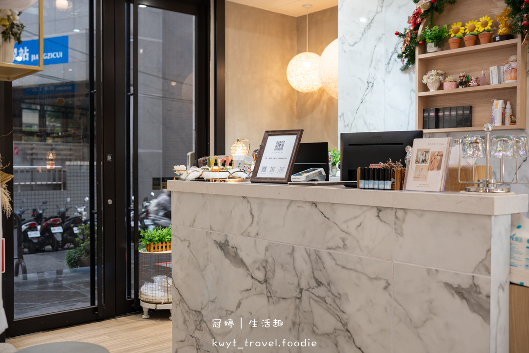 [板橋新中式美睫設計]AN藝術工坊，忙碌女生的救星！2.5小時同步完成美睫手足美甲保養，躺著睡一覺就變美，板橋美甲推薦，附最新美睫美甲價格表