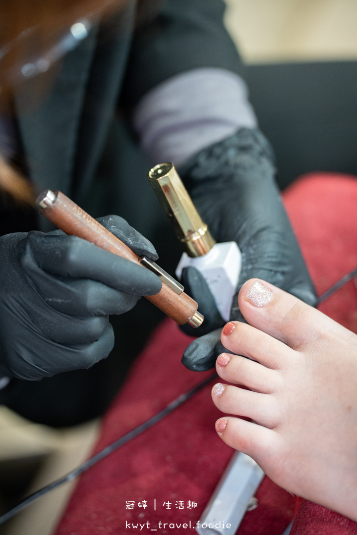 [板橋新中式美睫設計]AN藝術工坊，忙碌女生的救星！2.5小時同步完成美睫手足美甲保養，躺著睡一覺就變美，板橋美甲推薦，附最新美睫美甲價格表