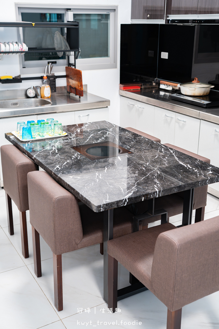 [嘉義民雄包棟民宿]晉美民宿一館，住進嘉義純白豪宅！KTV歡唱、電動麻將、戶外烤肉，嘉義親子寵物友善住宿推薦，最新包棟民宿住宿費用