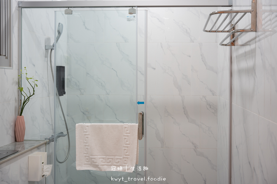 [嘉義民雄包棟民宿]晉美民宿一館，住進嘉義純白豪宅！KTV歡唱、電動麻將、戶外烤肉，嘉義親子寵物友善住宿推薦，最新包棟民宿住宿費用