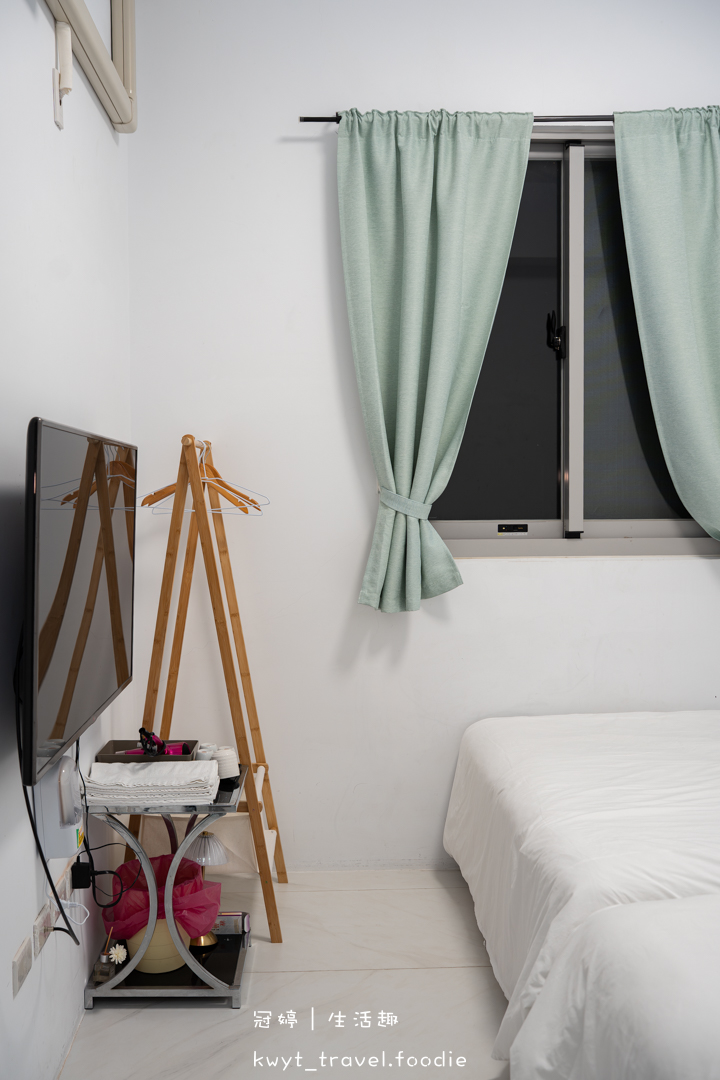 [嘉義民雄包棟民宿]晉美民宿一館，住進嘉義純白豪宅！KTV歡唱、電動麻將、戶外烤肉，嘉義親子寵物友善住宿推薦，最新包棟民宿住宿費用