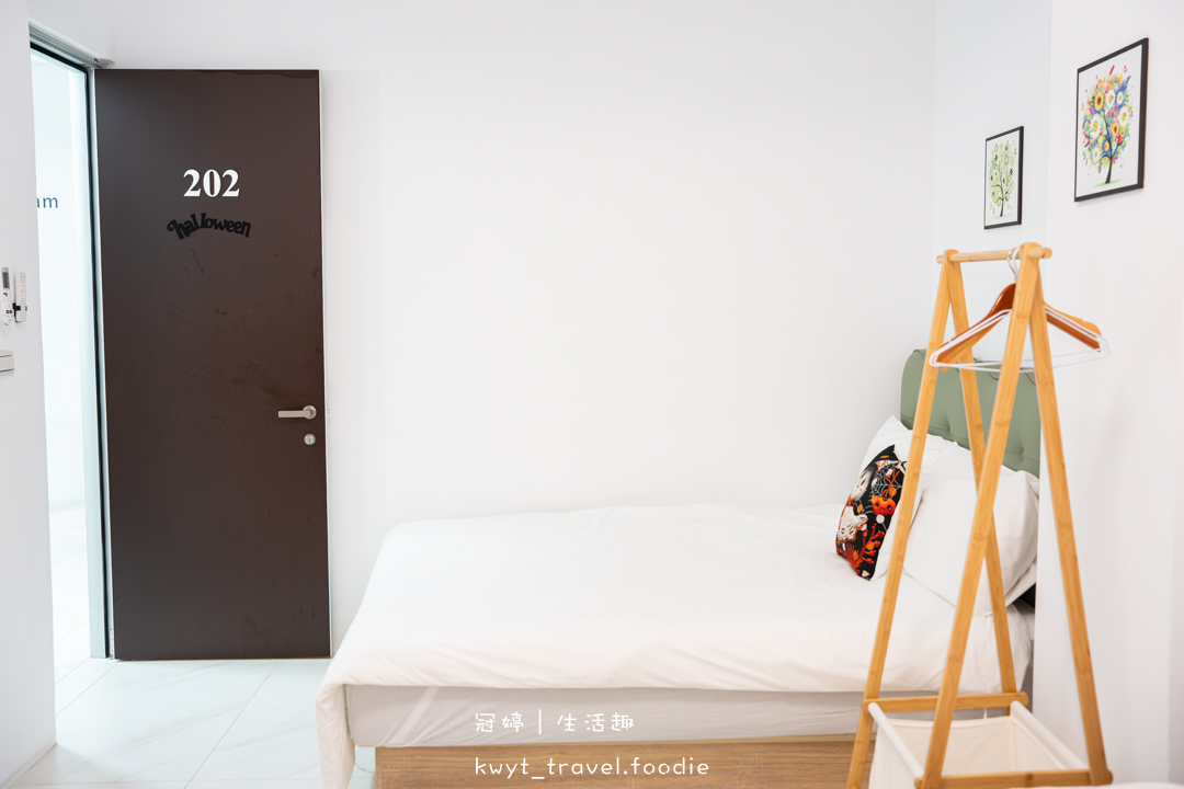 [嘉義民雄包棟民宿]晉美民宿一館，住進嘉義純白豪宅！KTV歡唱、電動麻將、戶外烤肉，嘉義親子寵物友善住宿推薦，最新包棟民宿住宿費用