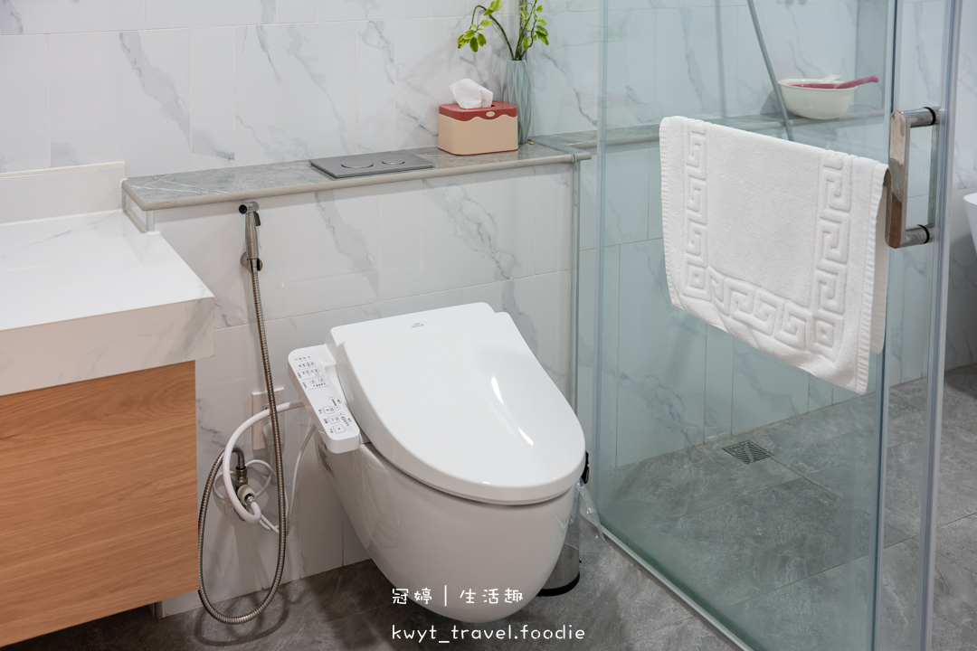 [嘉義民雄包棟民宿]晉美民宿一館，住進嘉義純白豪宅！KTV歡唱、電動麻將、戶外烤肉，嘉義親子寵物友善住宿推薦，最新包棟民宿住宿費用