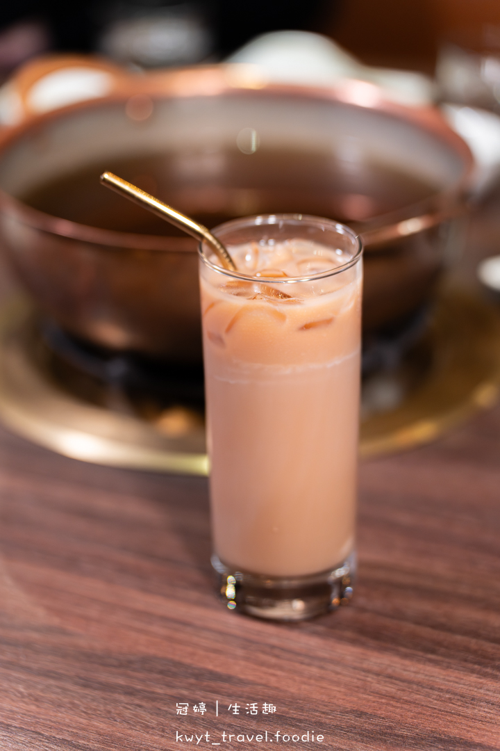 [高雄左營火鍋餐廳]銅花精緻涮涮鍋，火鍋界的LV！整隻龍蝦與A5和牛的奢華約會，專人桌邊服務，左營約會餐廳推薦，附最新菜單