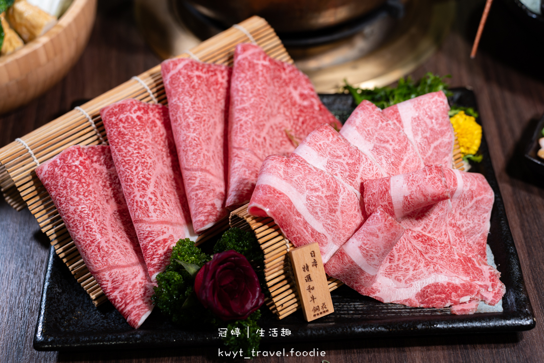 [高雄左營火鍋餐廳]銅花精緻涮涮鍋，火鍋界的LV！整隻龍蝦與A5和牛的奢華約會，專人桌邊服務，左營約會餐廳推薦，附最新菜單