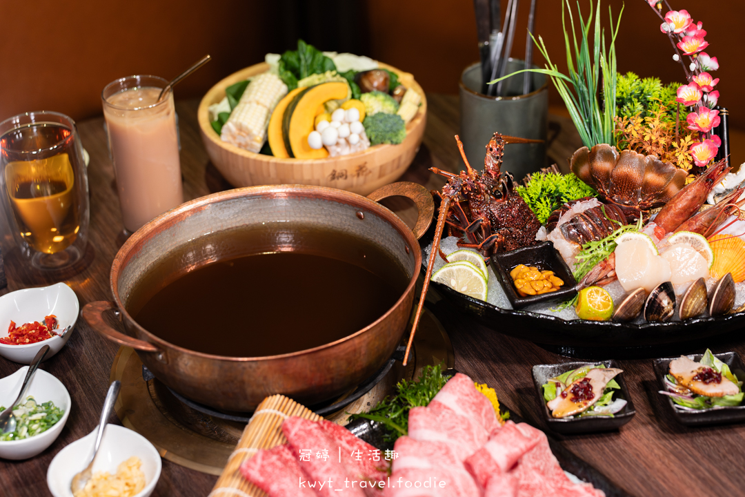 [高雄左營火鍋餐廳]銅花精緻涮涮鍋，火鍋界的LV！整隻龍蝦與A5和牛的奢華約會，專人桌邊服務，左營約會餐廳推薦，附最新菜單