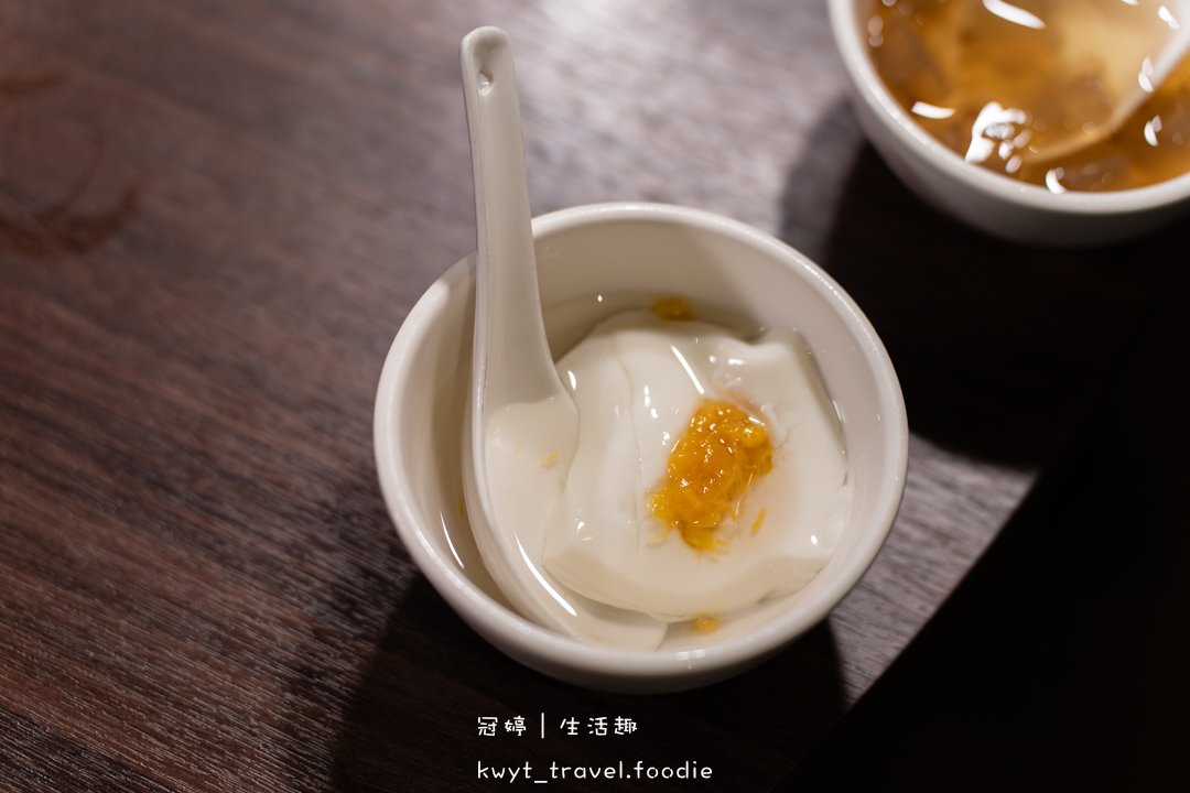 [高雄左營火鍋餐廳]銅花精緻涮涮鍋，火鍋界的LV！整隻龍蝦與A5和牛的奢華約會，專人桌邊服務，左營約會餐廳推薦，附最新菜單