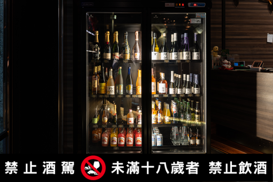 [高雄左營火鍋餐廳]銅花精緻涮涮鍋，火鍋界的LV！整隻龍蝦與A5和牛的奢華約會，專人桌邊服務，左營約會餐廳推薦，附最新菜單