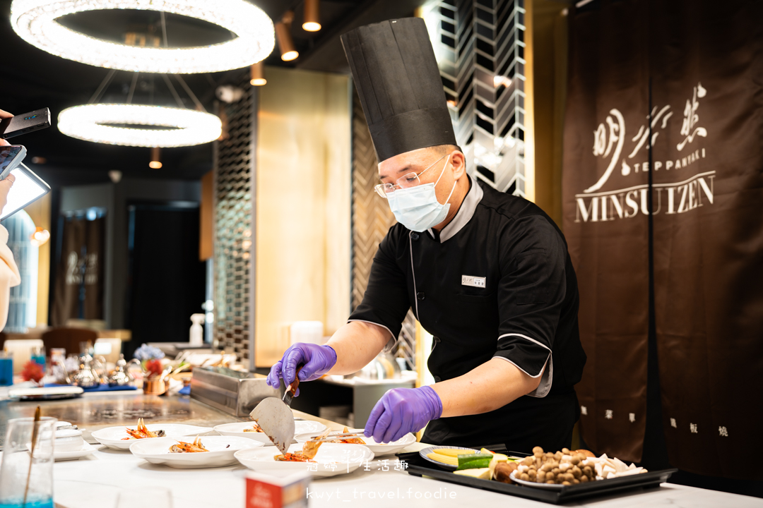 [高雄無菜單鐵板燒]明水然高雄大立店，有溫度的板前服務2000元有找，享受15道頂級海陸饗宴，龍蝦干貝鮑魚！高雄約會餐廳，附無菜單鐵板燒價位