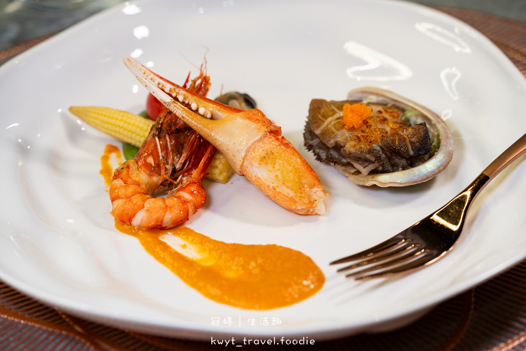 [高雄無菜單鐵板燒]明水然高雄大立店，有溫度的板前服務2000元有找，享受15道頂級海陸饗宴，龍蝦干貝鮑魚！高雄約會餐廳，附無菜單鐵板燒價位