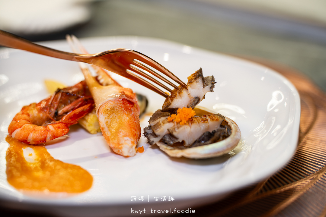 [高雄無菜單鐵板燒]明水然高雄大立店，有溫度的板前服務2000元有找，享受15道頂級海陸饗宴，龍蝦干貝鮑魚！高雄約會餐廳，附無菜單鐵板燒價位