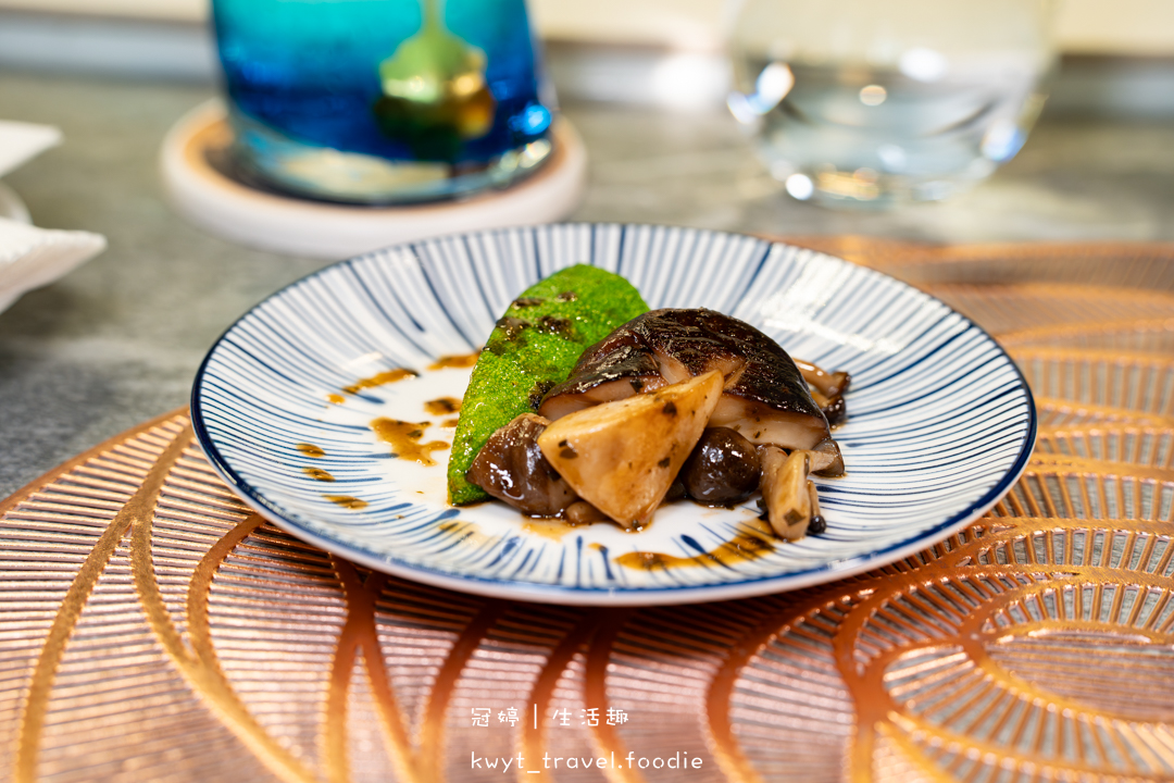 [高雄無菜單鐵板燒]明水然高雄大立店，有溫度的板前服務2000元有找，享受15道頂級海陸饗宴，龍蝦干貝鮑魚！高雄約會餐廳，附無菜單鐵板燒價位