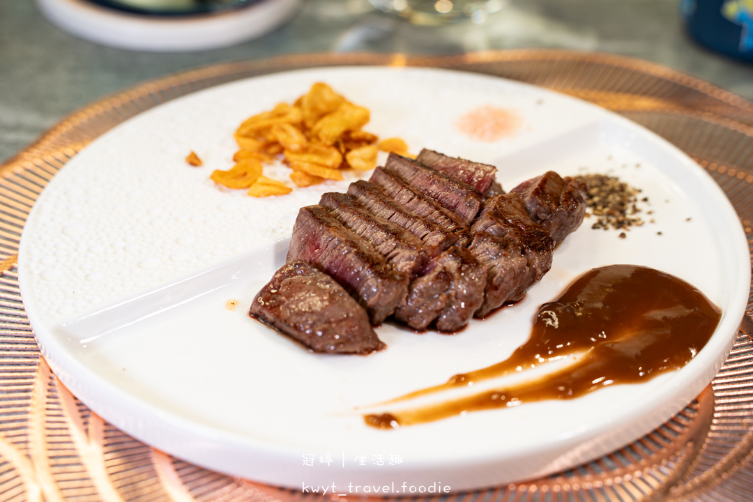 [高雄無菜單鐵板燒]明水然高雄大立店，有溫度的板前服務2000元有找，享受15道頂級海陸饗宴，龍蝦干貝鮑魚！高雄約會餐廳，附無菜單鐵板燒價位