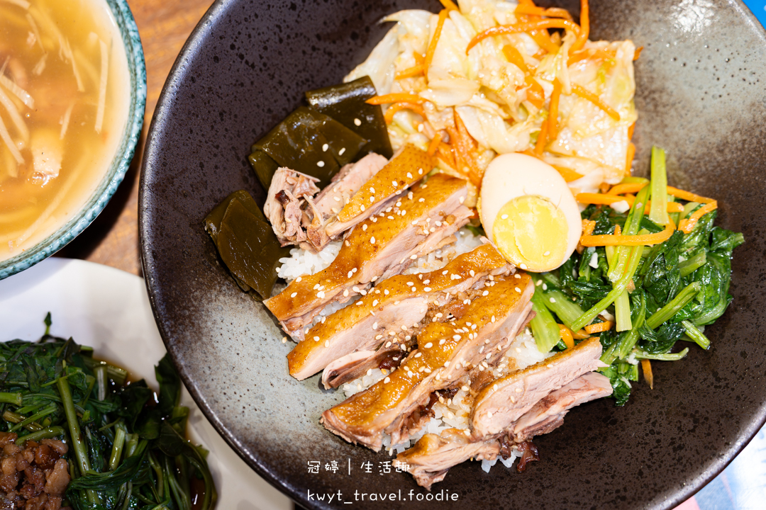 [台南新營小吃美食]華味香鴨肉羹，傳承四代的80年在地老店！這碗鴨肉羹太銷魂，新營銅板美食推薦，附最新菜單