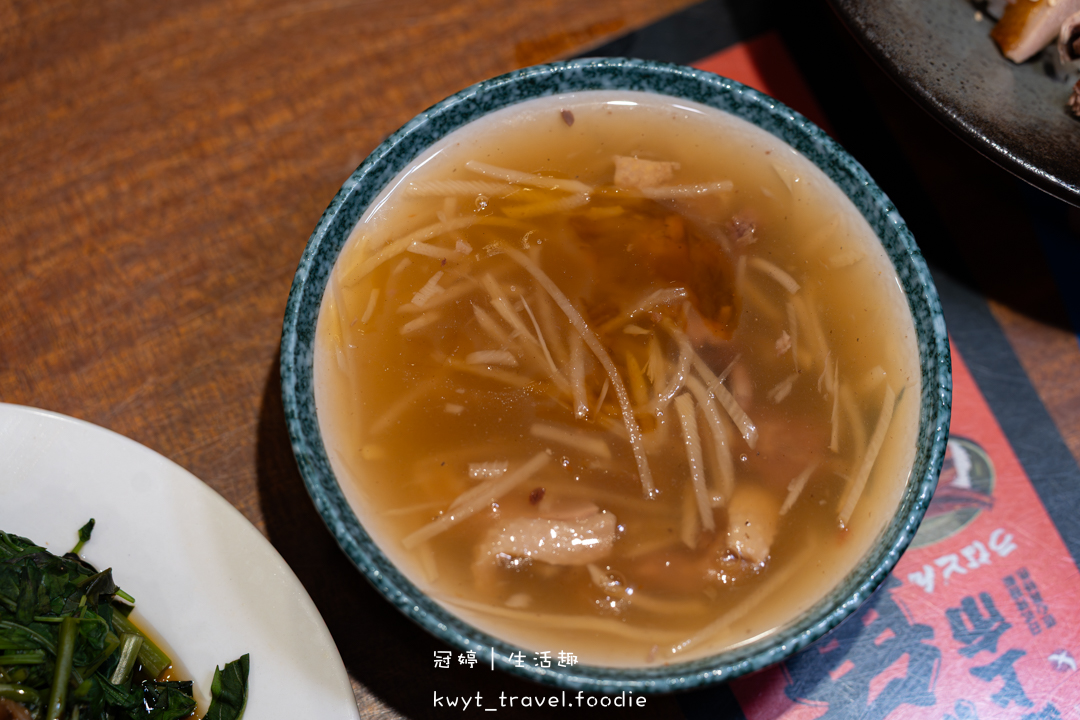 [台南新營小吃美食]華味香鴨肉羹，傳承四代的80年在地老店！這碗鴨肉羹太銷魂，新營銅板美食推薦，附最新菜單