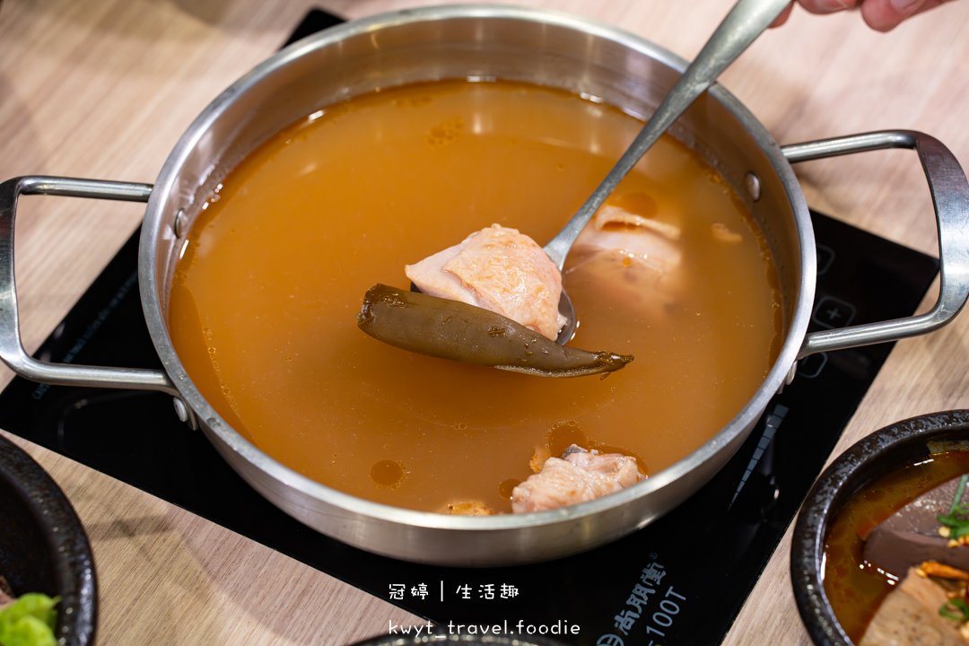 [台南北區火鍋]敝姓鍋台南海安店，壽星送海鮮拼盤！喝一口就上癮的老菜脯炒雞鍋，台南壽星優惠推薦，附最新菜單