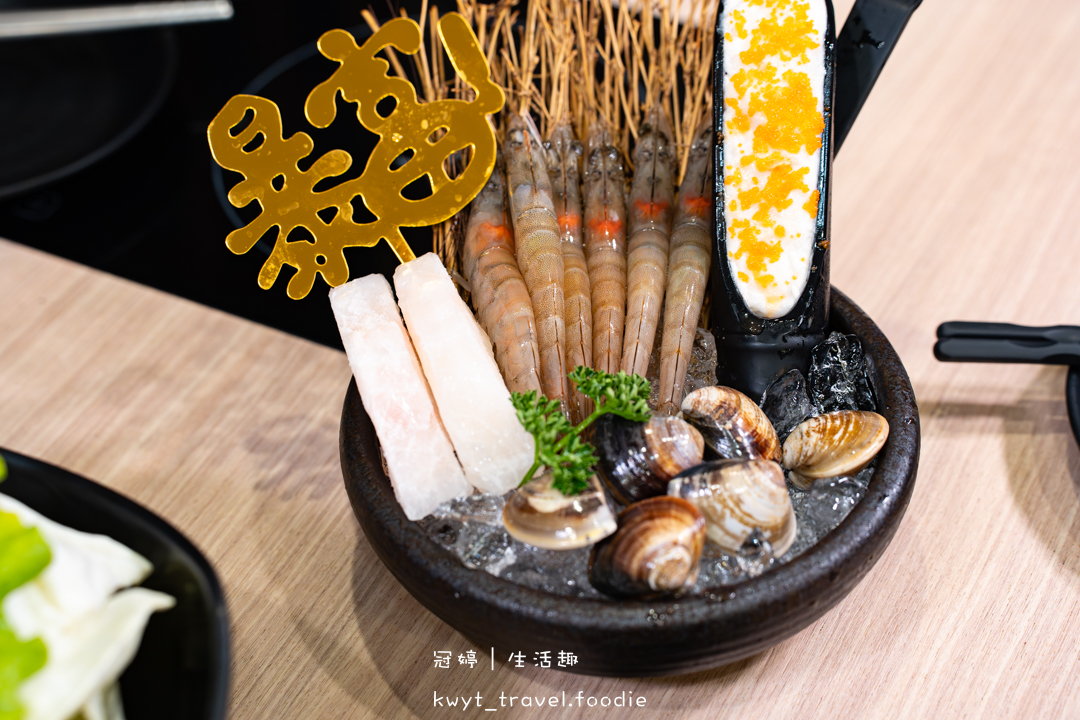 [台南北區火鍋]敝姓鍋台南海安店，壽星送海鮮拼盤！喝一口就上癮的老菜脯炒雞鍋，台南壽星優惠推薦，附最新菜單