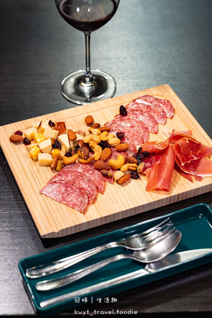 [台南中西區餐酒館]玖二品生活食酒館，味蕾的極致享受！不收開瓶費，精選TO5必吃料理，中西區約會聚餐餐廳推薦，附最新菜單