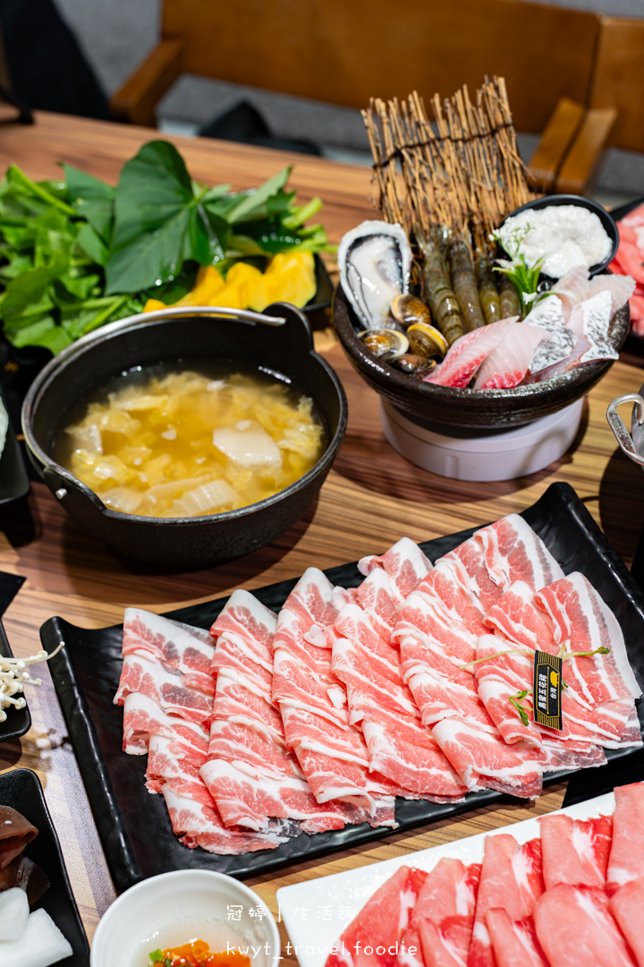 [雲林斗南火鍋吃到飽]鍋道一號斗南旗艦店，CP值爆表！海鮮饗宴不到500元，加送黑蜜豬，斗南美食餐廳推薦，附最新菜單