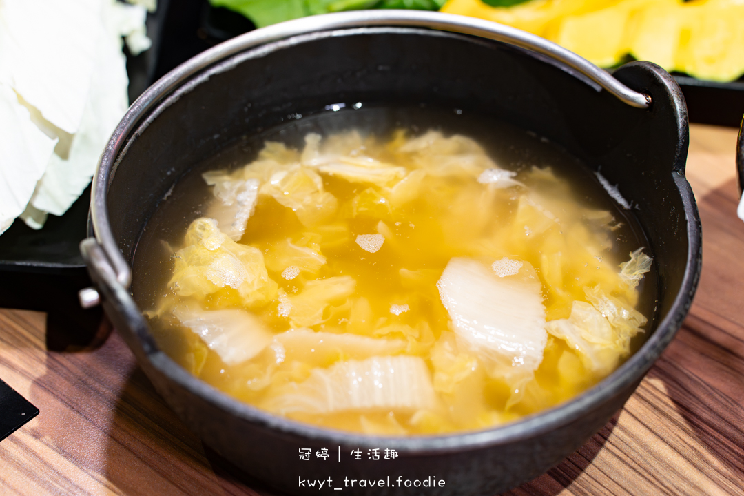 [雲林斗南火鍋吃到飽]鍋道一號斗南旗艦店，CP值爆表！海鮮饗宴不到500元，加送黑蜜豬，斗南美食餐廳推薦，附最新菜單