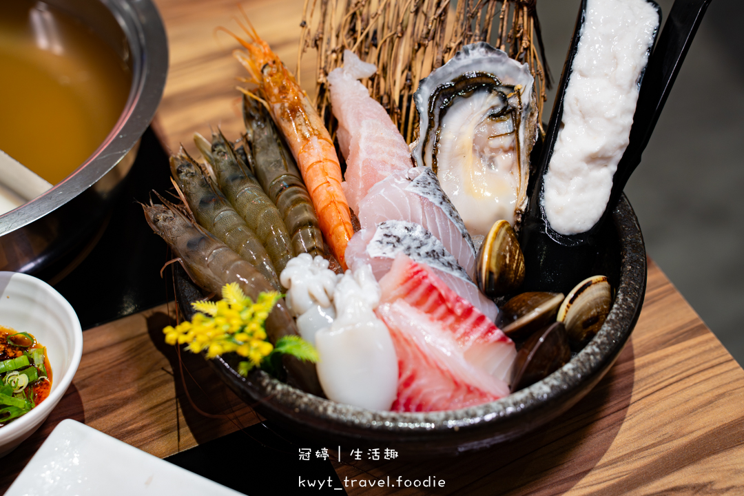 [雲林斗南火鍋吃到飽]鍋道一號斗南旗艦店，CP值爆表！海鮮饗宴不到500元，加送黑蜜豬，斗南美食餐廳推薦，附最新菜單