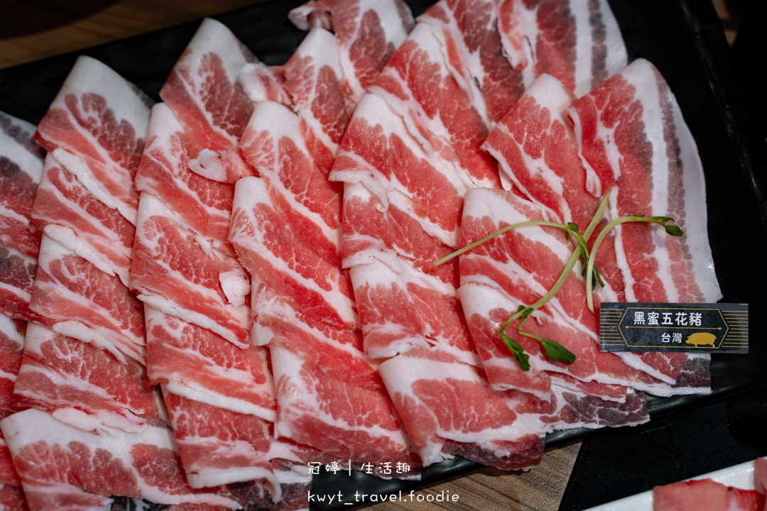 [雲林斗南火鍋吃到飽]鍋道一號斗南旗艦店，CP值爆表！海鮮饗宴不到500元，加送黑蜜豬，斗南美食餐廳推薦，附最新菜單