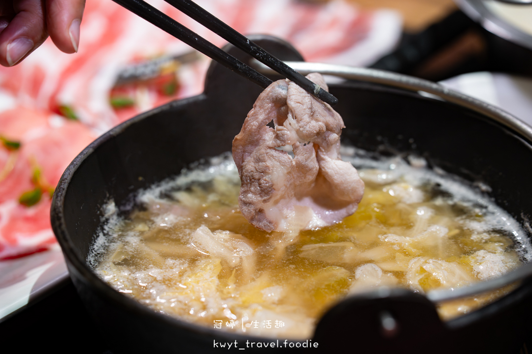 [雲林斗南火鍋吃到飽]鍋道一號斗南旗艦店，CP值爆表！海鮮饗宴不到500元，加送黑蜜豬，斗南美食餐廳推薦，附最新菜單