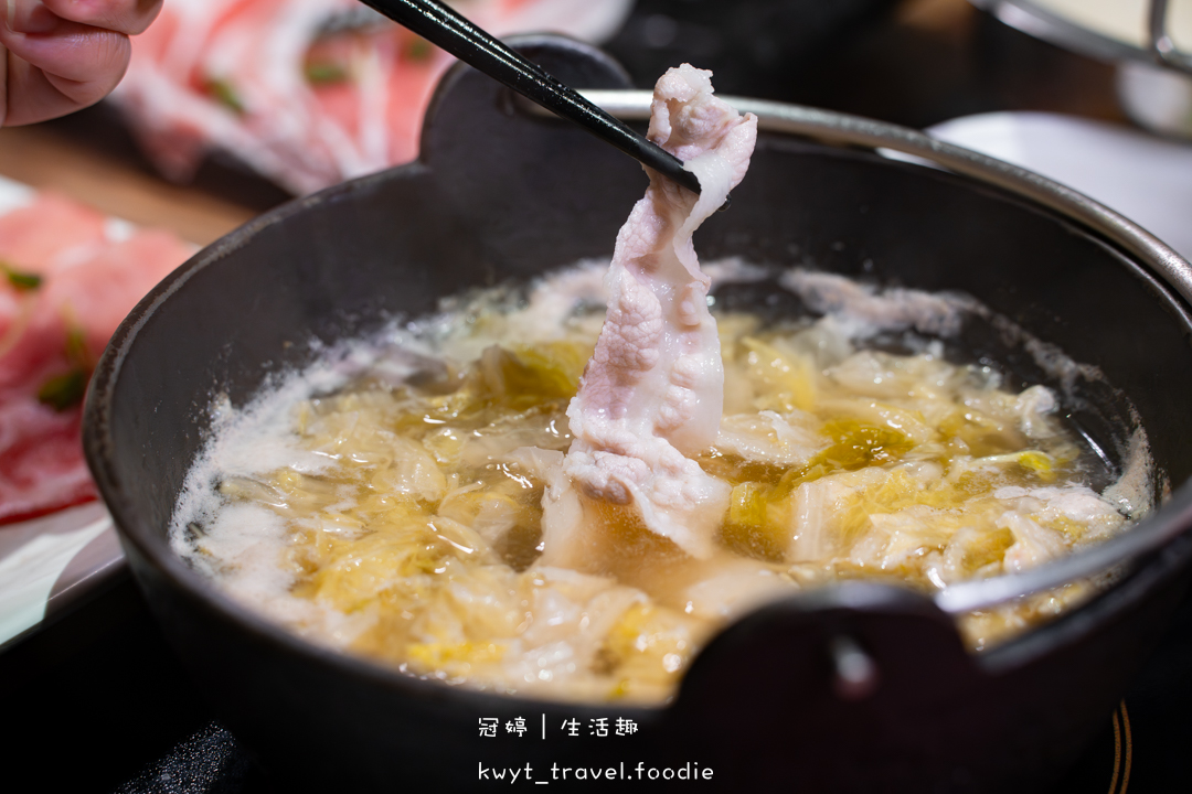 [雲林斗南火鍋吃到飽]鍋道一號斗南旗艦店，CP值爆表！海鮮饗宴不到500元，加送黑蜜豬，斗南美食餐廳推薦，附最新菜單