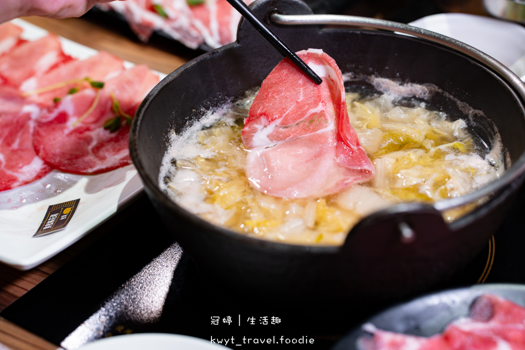 [雲林斗南火鍋吃到飽]鍋道一號斗南旗艦店，CP值爆表！海鮮饗宴不到500元，加送黑蜜豬，斗南美食餐廳推薦，附最新菜單