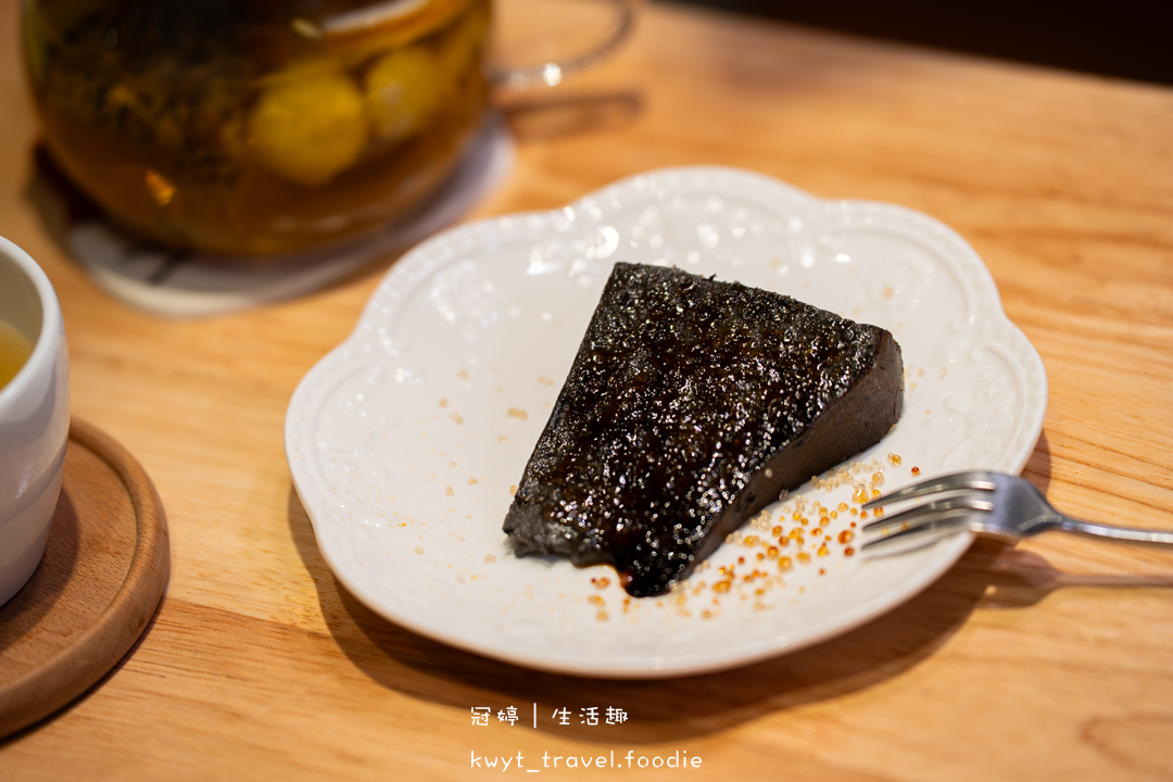 [新竹貓咪咖啡廳]招財咖啡，巷弄裡的療癒秘境！一樓有兩隻水豚君坐鎮、二樓是貓咪基地，新竹下午茶推薦，最新菜單