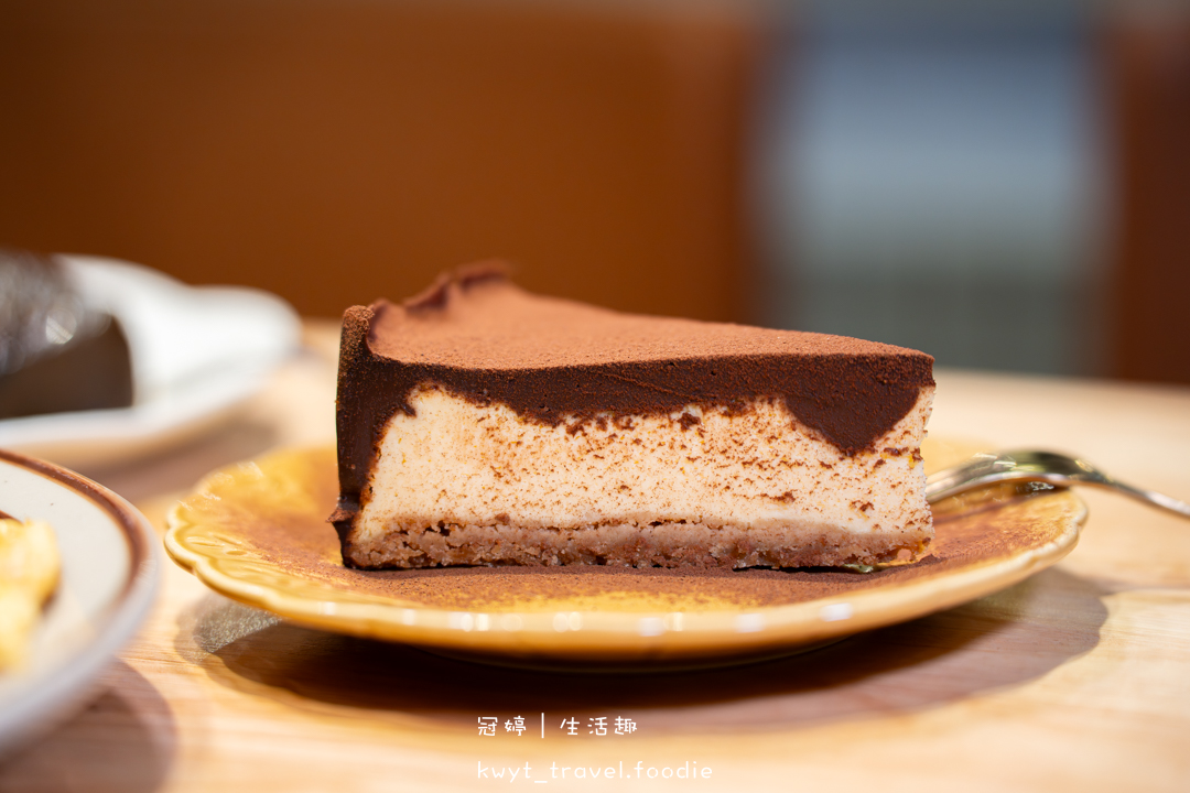 [新竹貓咪咖啡廳]招財咖啡，巷弄裡的療癒秘境！一樓有兩隻水豚君坐鎮、二樓是貓咪基地，新竹下午茶推薦，最新菜單