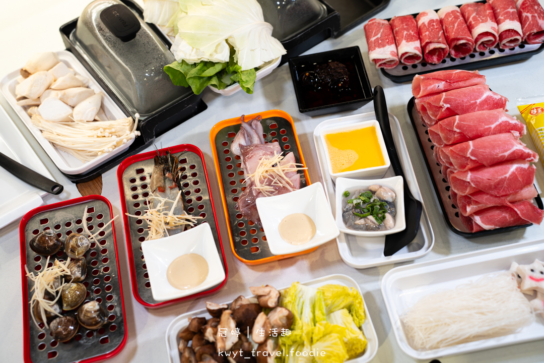 [板橋府中吃到飽]一鍋三饗，吃到飽298元起，火鍋烤肉蒸物三吃加迴轉火鍋料無限吃，捷運府中站美食推薦，附最新菜單