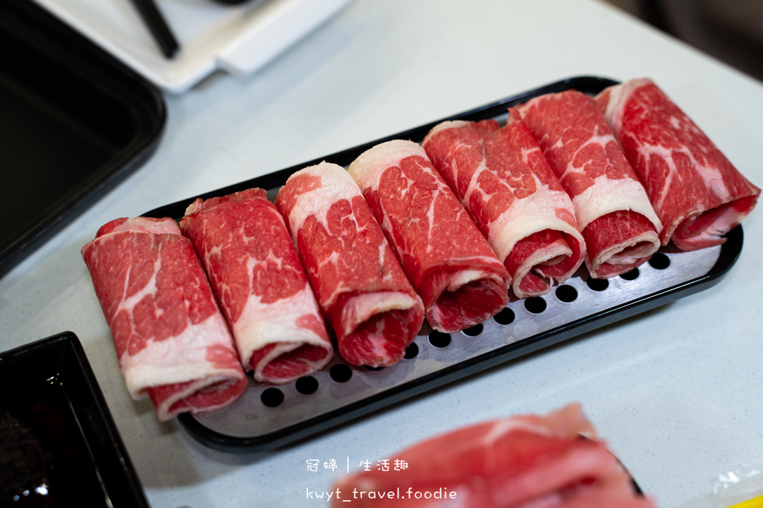 [板橋府中吃到飽]一鍋三饗，吃到飽298元起，火鍋烤肉蒸物三吃加迴轉火鍋料無限吃，捷運府中站美食推薦，附最新菜單