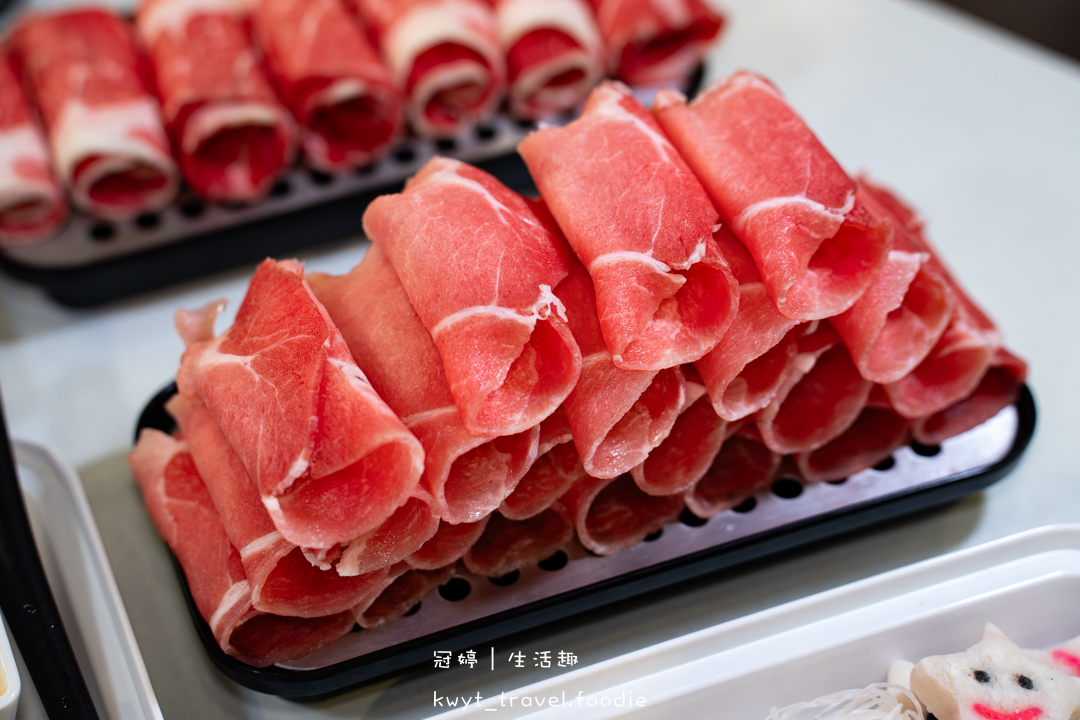 [板橋府中吃到飽]一鍋三饗，吃到飽298元起，火鍋烤肉蒸物三吃加迴轉火鍋料無限吃，捷運府中站美食推薦，附最新菜單