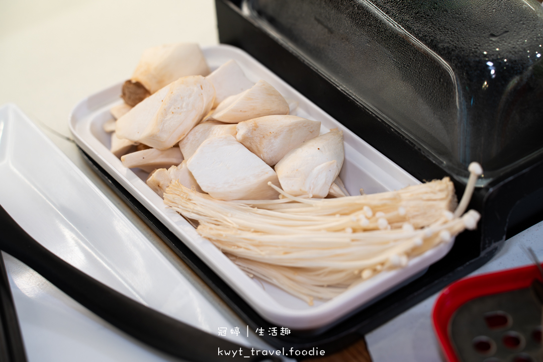 [板橋府中吃到飽]一鍋三饗，吃到飽298元起，火鍋烤肉蒸物三吃加迴轉火鍋料無限吃，捷運府中站美食推薦，附最新菜單