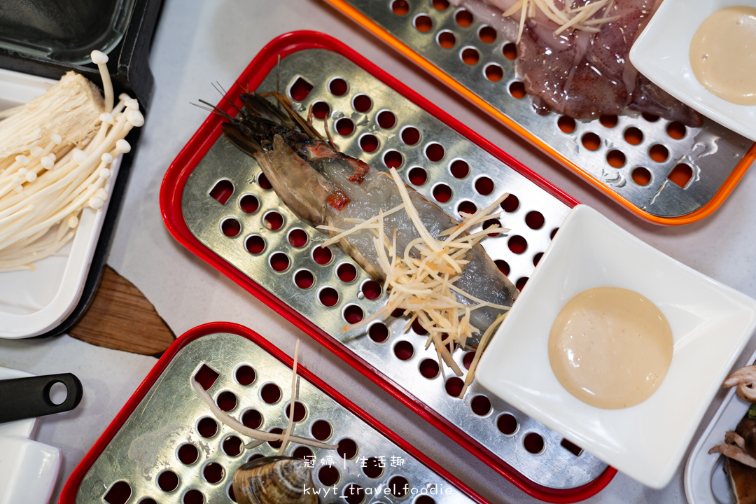 [板橋府中吃到飽]一鍋三饗，吃到飽298元起，火鍋烤肉蒸物三吃加迴轉火鍋料無限吃，捷運府中站美食推薦，附最新菜單