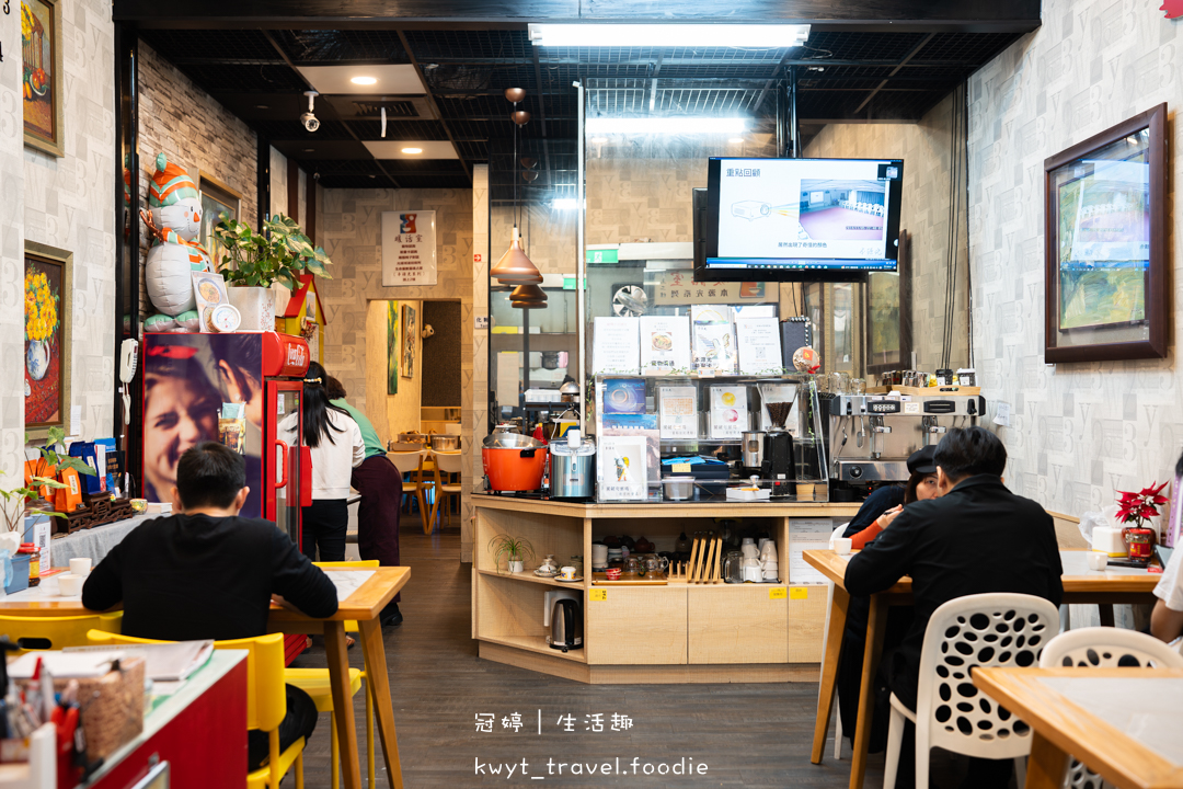 [台中北屯美食]兩個椅子，太原路隱藏版！熟客推薦必點千層酥脆爆料肉夾饃、濃郁入味廣式牛雜泡麵，太原路午餐晚餐新選擇，最新菜單