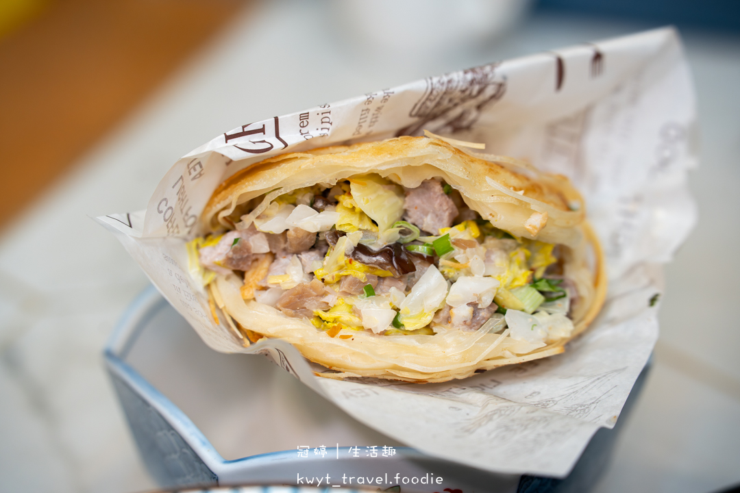 [台中北屯美食]兩個椅子，太原路隱藏版！熟客推薦必點千層酥脆爆料肉夾饃、濃郁入味廣式牛雜泡麵，太原路午餐晚餐新選擇，最新菜單