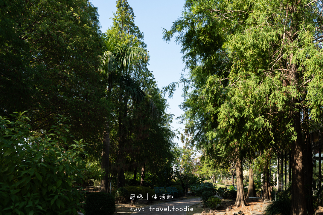 [台南新營聚餐好停車]華味香景觀宴會餐廳，熟客推薦菜單全攻略！必點350元大份量芋頭小卷米粉、功夫菜芋泥貢鴨，新營美食餐廳推薦，附最新菜單