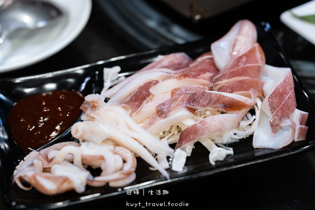 [台南新營聚餐好停車]華味香景觀宴會餐廳，熟客推薦菜單全攻略！必點350元大份量芋頭小卷米粉、功夫菜芋泥貢鴨，新營美食餐廳推薦，附最新菜單