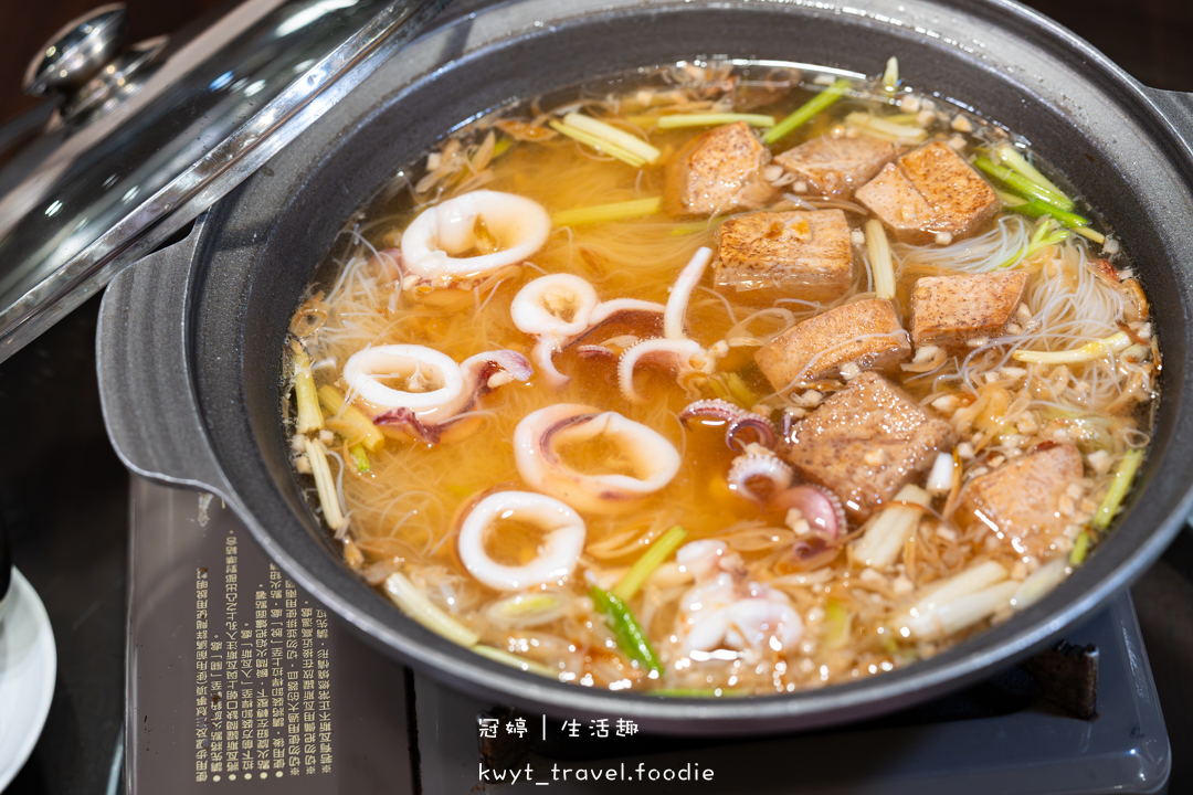 [台南新營聚餐好停車]華味香景觀宴會餐廳，熟客推薦菜單全攻略！必點350元大份量芋頭小卷米粉、功夫菜芋泥貢鴨，新營美食餐廳推薦，附最新菜單