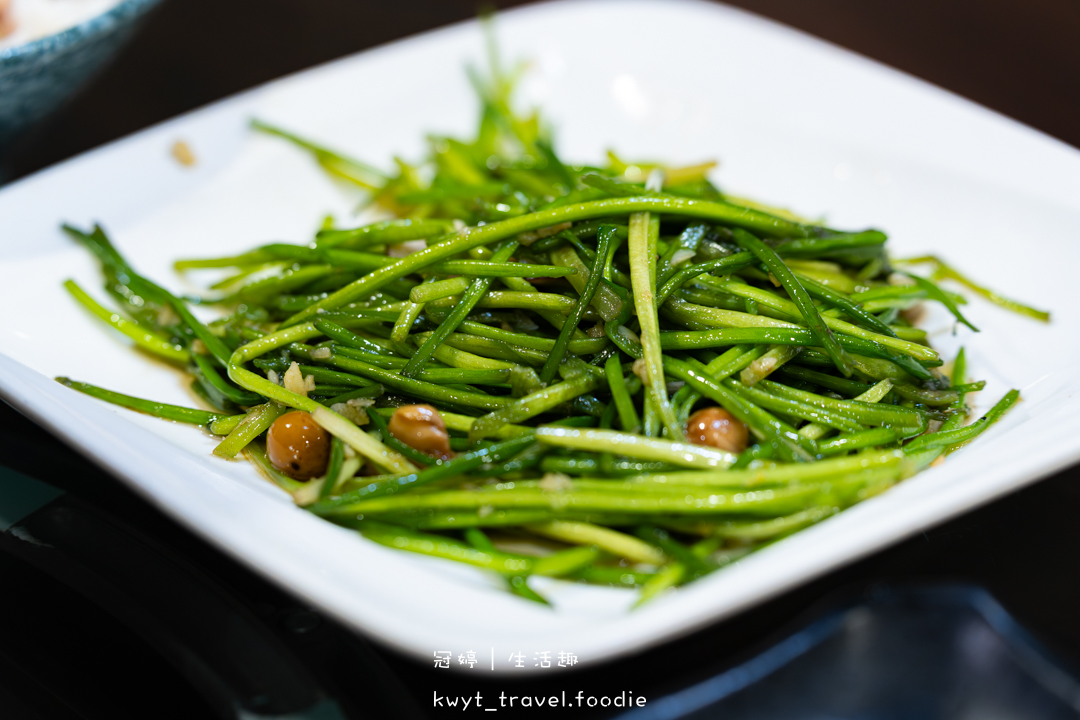 [台南新營聚餐好停車]華味香景觀宴會餐廳，熟客推薦菜單全攻略！必點350元大份量芋頭小卷米粉、功夫菜芋泥貢鴨，新營美食餐廳推薦，附最新菜單