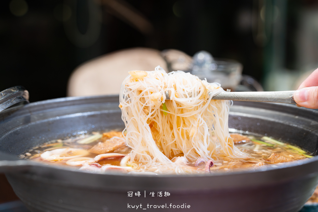[台南新營聚餐好停車]華味香景觀宴會餐廳，熟客推薦菜單全攻略！必點350元大份量芋頭小卷米粉、功夫菜芋泥貢鴨，新營美食餐廳推薦，附最新菜單