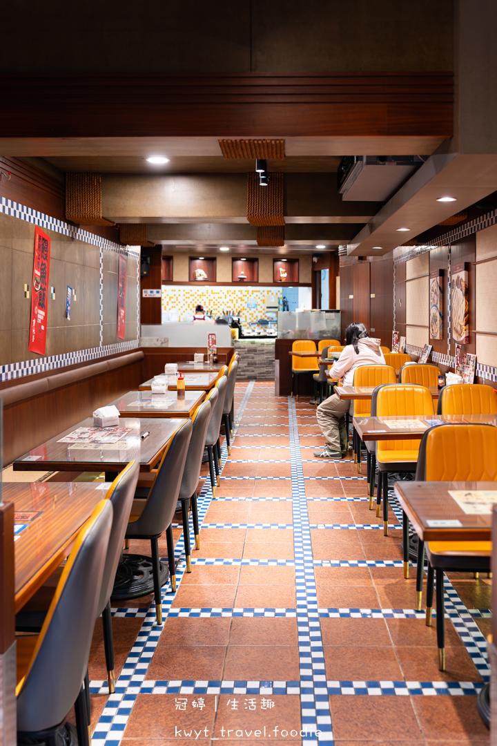 [新營火車站附近美食]華味香鴨肉羹，飄香80年的傳奇滋味！在地人從小吃到大的鴨肉飯，台南新營必吃老店推薦，最新菜單