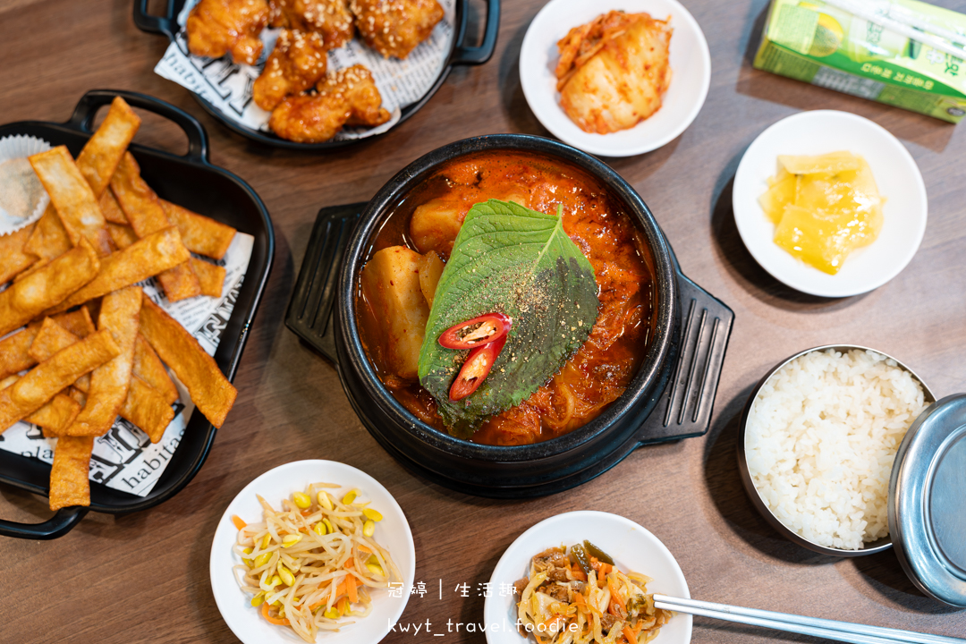 [安平平通路美食]庫霸豬肉湯飯，隱身平通路的道地馬鈴薯龍骨湯，道地韓式小菜無限量供應，安平午餐晚餐推薦，最新菜單